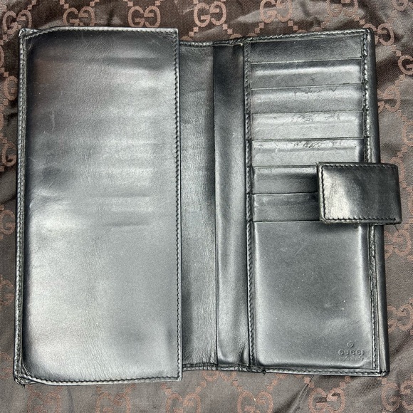 Authentic GUCCI wallet - Picture 5 of 16